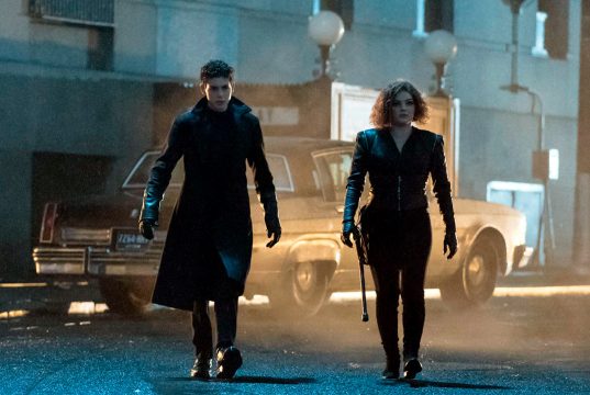 Bruce y Selina en Gotham 5x11, penúltimo episodio de la serie