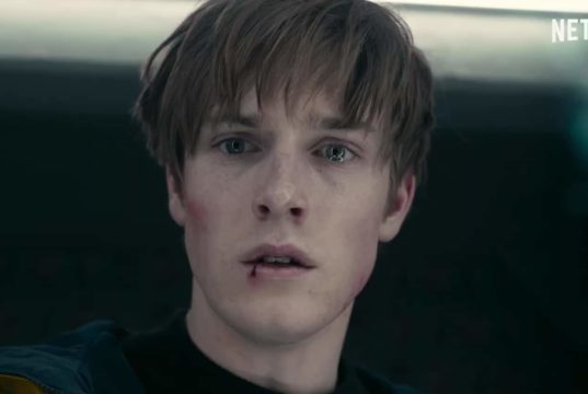 Louis Hofmann como Jonas en Dark