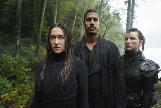 Echo, Gabriel y Hope en The 100 7x02 The Garden