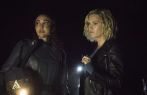 The 100 7x06 - Lindsey Morgan como Raven y Eliza Taylor como Clarke