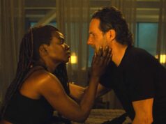 Danai Gurira como Michonne y Andrew Lincoln como Rick Grimes en TWD: the Ones Who Live 1x04