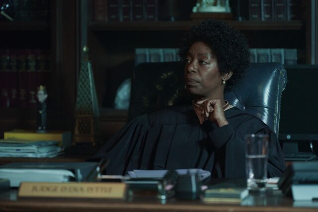 Noma Dumezweni como la Jueza Lyttle en "Presumed Innocent" (“Se presume inocente”) 1x06