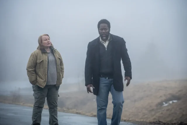 Harold Perrineau como Boyd y Elizabeth Saunders como Donna en FROM 3x07