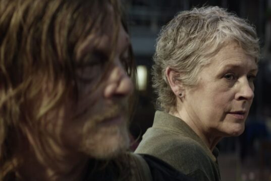 Daryl (Norman Reedus) y Carol (Melissa McBride) en Daryl Dixon S02E05