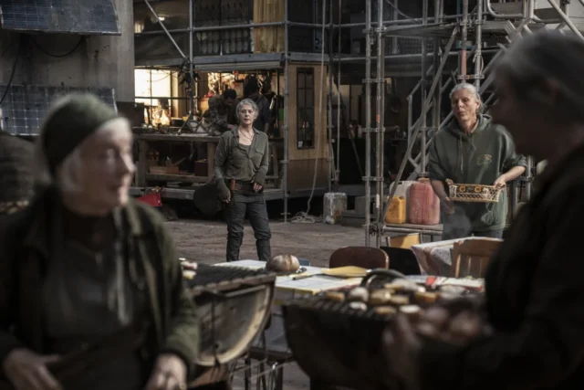 Melissa McBride como Carol en Daryl Dixon S02E05