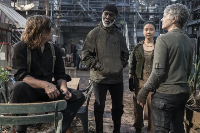 Norman Reedus como Daryl Dixon, Melissa McBride como Carol Peletier, Eriq Ebouaney como Fallou - The Walking Dead: Daryl Dixon S02E05