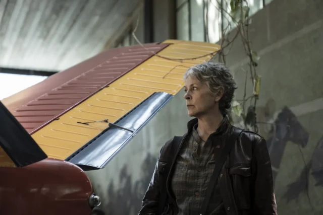 Melissa McBride como Carol en Daryl Dixon 2x05