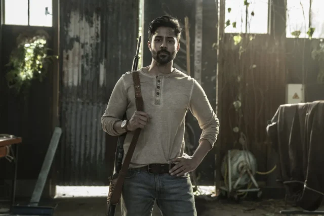 Manish Dayal como Ash - The Walking Dead: Daryl Dixon Temporada 2, Episodio 5