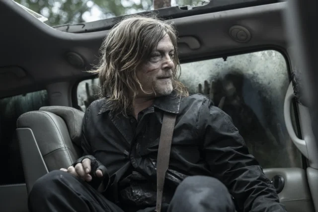 Norman Reedus como Daryl - The Walking Dead: Daryl Dixon Temporada 2, Episodio 5