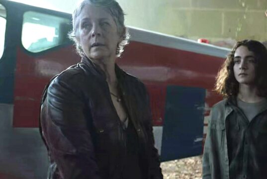 Carol y Laurent en el final de temporada de Daryl Dixon 2x06