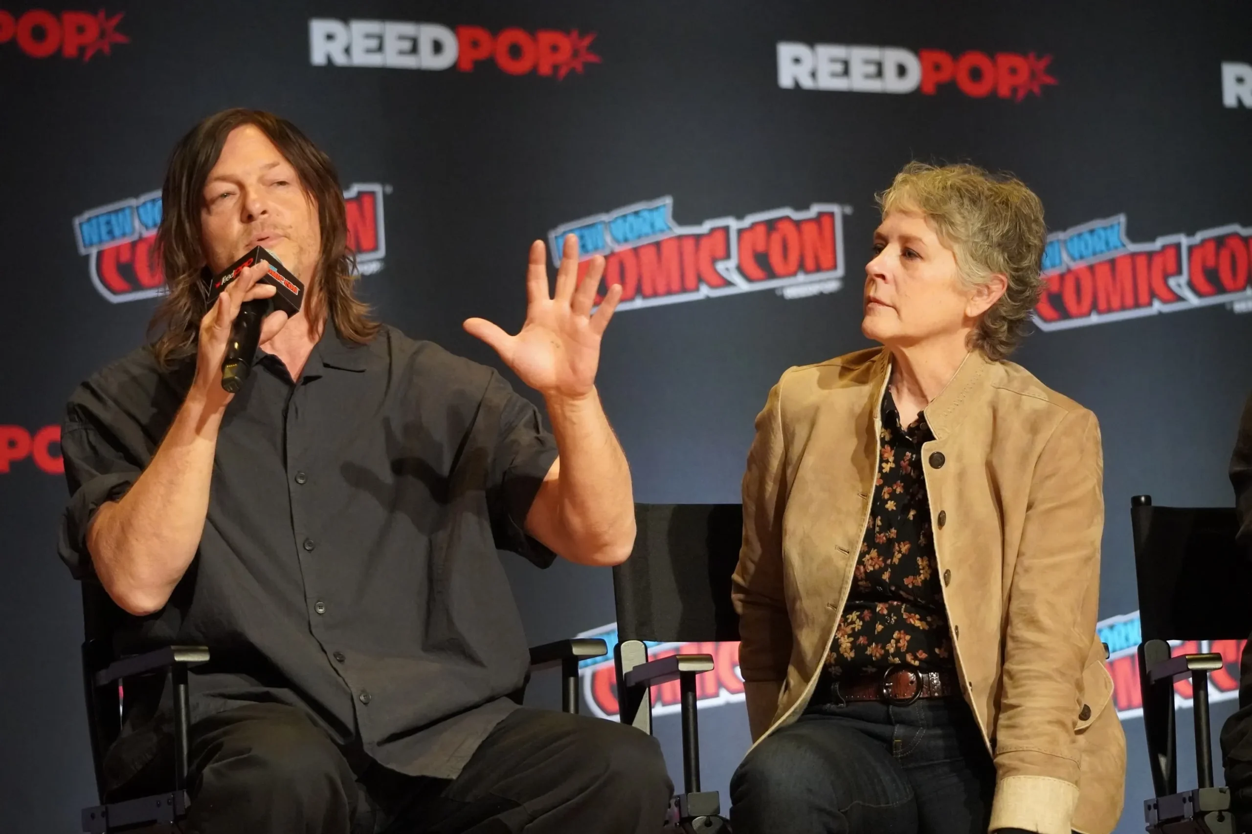 Norman Reedus y Melissa McBride en el panel de Daryl Dixon en la Comic-Con de Nueva York (NYCC 2024)