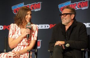 Lauren Cohan y Jeffrey Dean Morgan en el panel de Dead City en la NYCC 2024