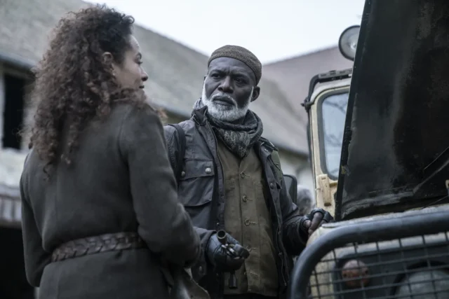 Soraya Hachoumi como Alika, Eriq Ebouaney como Fallou - The Walking Dead: Daryl Dixon S02E06