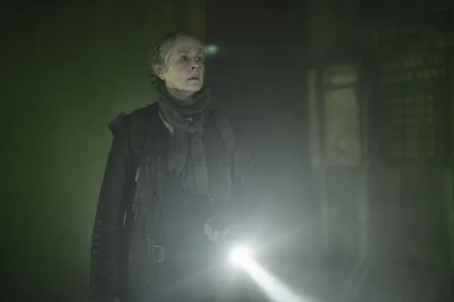 Melissa McBride como Carol Peletier - The Walking Dead: Daryl Dixon 2x06