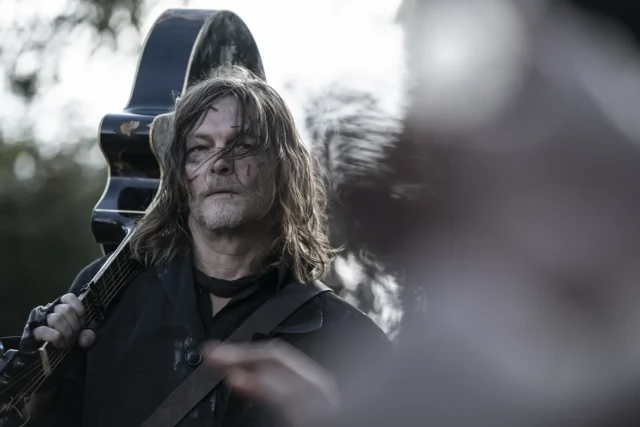 Norman Reedus como Daryl Dixon en The Walking Dead: Daryl Dixon 2x06 (Season Finale)