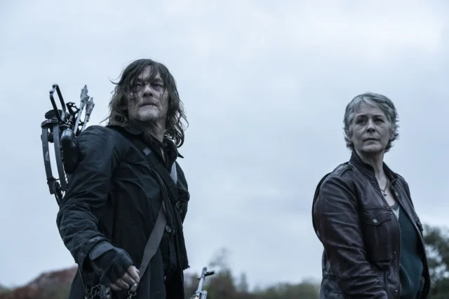 Norman Reedus como Daryl Dixon, Melissa McBride como Carol Peletier - The Walking Dead: Daryl Dixon Temporada 2, Episodio 6